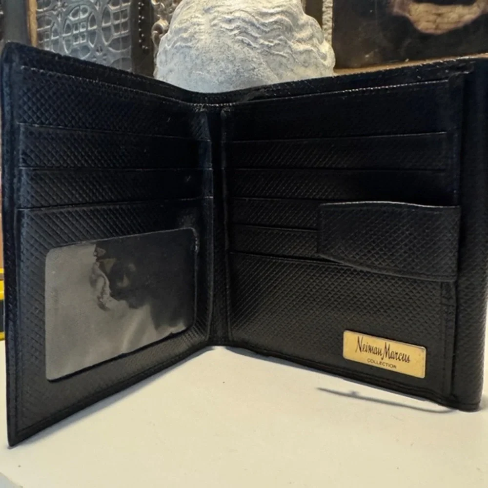 Neiman Marcus Collection‎ Black Textured Wallet